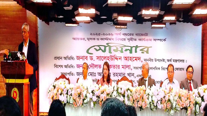 সরকার দেশের উন্নয়নের জন্য কাজ করে যাচ্ছেঃ অর্থ উপদেষ্টা 