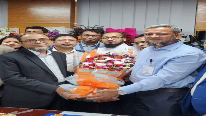 বাংলাদেশ ব্যাংকের নবনিযুক্ত ডেপুটি গভর্নর আনিসুর রহমানকে ফুলের শুভেচ্ছা 