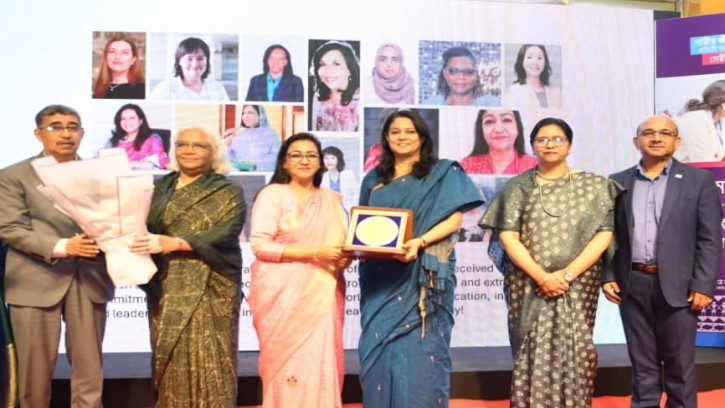 উপকূলীয় অঞ্চলের নারীদের স্বাস্থ্য সেবা পৌঁছে দিতে মোবাইল ক্লিনিক বা নৌকা হাসপাতাল চালু করা প্রয়োজন -----পরিবেশ, বন ও জলবায়ু পরিবর্তন উপদেষ্টা