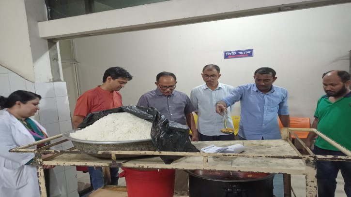 স্বাস্থ্য সচিবের কুয়েত বাংলাদেশ মৈত্রী হাসপাতাল পরিদর্শন 