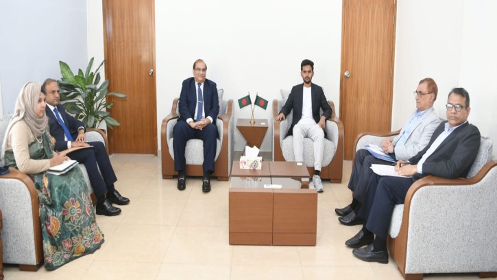 স্থানীয় সরকার পল্লী উন্নয়ন ও সমবায় উপদেষ্টার সাথে বাংলাদেশে নিযুক্ত পাকিস্তানের হাই কমিশনারের সৌজন্য সাক্ষাৎ 