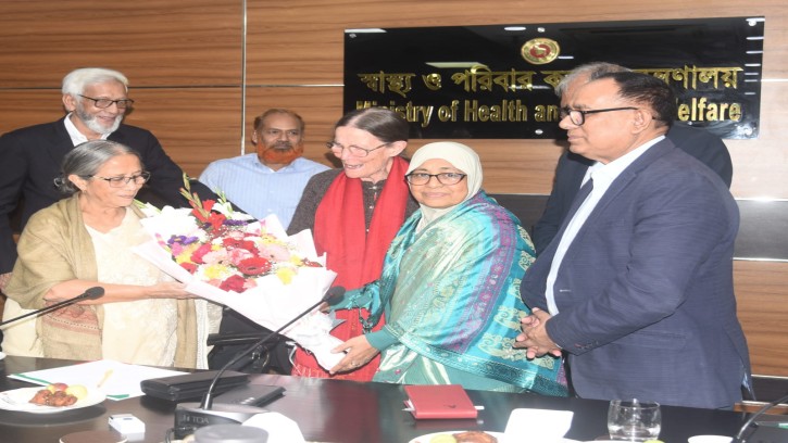 স্বাস্থ্য ও পরিবার কল্যাণ মন্ত্রণালয়ের পক্ষ থেকে সিআরপি-র প্রতিষ্ঠাতাকে সম্মাননা প্রদান 