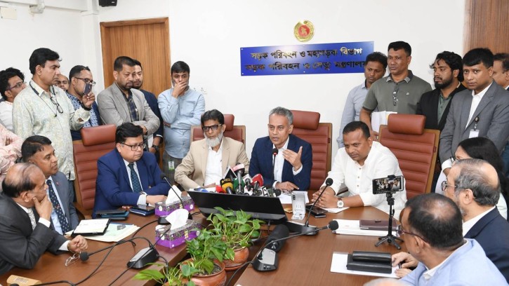 সরকার সারাদেশের সড়ক যোগাযোগ ও রেলপথের উন্নয়ন করতে আগ্রহী ---------সড়ক  পরিবহন ও সেতু মন্ত্রণালয়ের মন্ত্রী শেখ রবিউল আলম 