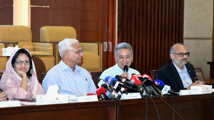 ফ্যামিলি কার্ড কার্যক্রম বাস্তবায়নের ক্ষেত্রে কোন রাজনীতির সুযোগ নাই ------ অর্থমন্ত্রী 