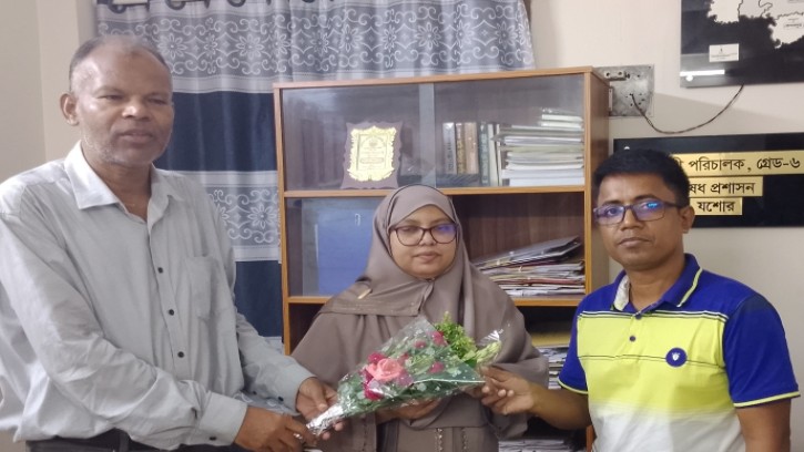 ঔষধ প্রশাসনের যশোর অঞ্চলের সহকারী পরিচালক সুলতানা রিফাত ফেরদৌস কে বাংলাদেশ উন্নয়ন সোসাইটির শুভেচ্ছা ঔষধ প্রশাসন অধিদপ্তরের 