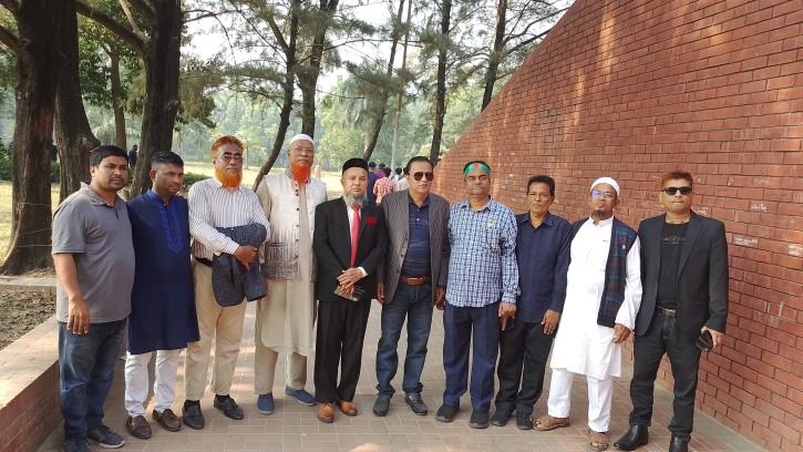 বিজয় দিবসে শহীদ জিয়ার মাজারে জিয়াউর রহমান সমাজ কল্যান পরিষদের পুষ্পস্তবক অর্পণ 