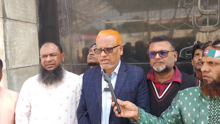 বিজয় দিবসে জাতীয়তাবাদী তাঁতি দলের পক্ষ থেকে শহীদ জিয়ার মাজারে পুষ্প স্তবক অর্পণ 