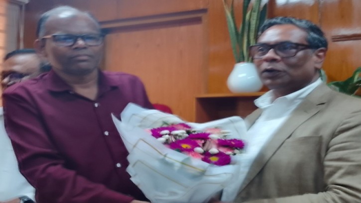 স্বাস্থ্য প্রতিমন্ত্রী ডক্টর এম এ মুহিতকে বাংলাদেশ ইউনানী আয়ুর্বেদিক ও হোমিওপ্যাথিক ফাউন্ডেশনের ফুলেল শুভেচ্ছা 